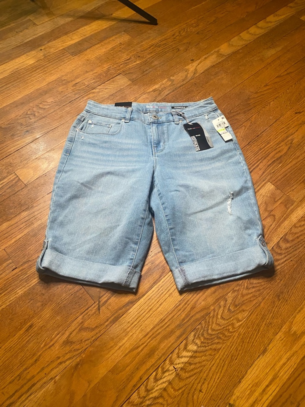 Style & Co Denim Bermuda Shorts Light Wash Distressed Mid Rise Size 4- NWT - Picture 2 of 9